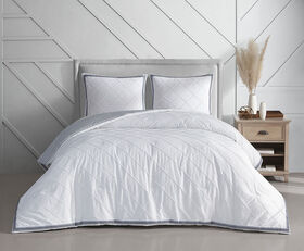 Beco Home Pintuck 3Pc King Comforter Set