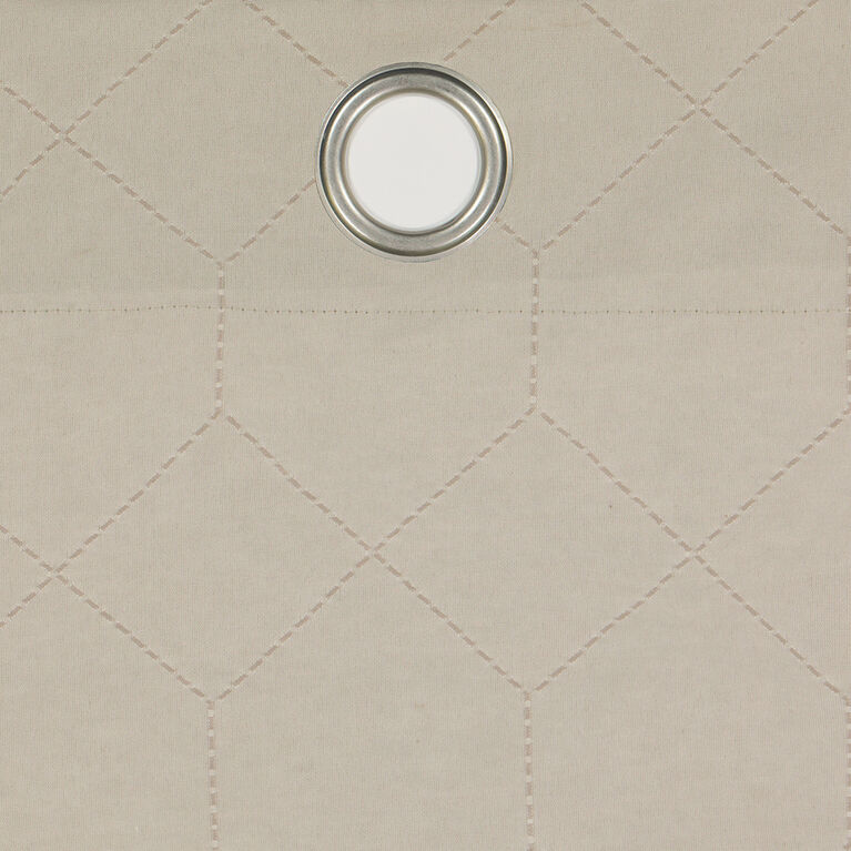 Honeycomb Grommet Panel  50X95"Sil